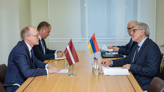  Valsts sekretārs Andris Pelšs pieņem Armēnijas vēstnieku akreditācijas vizītē 