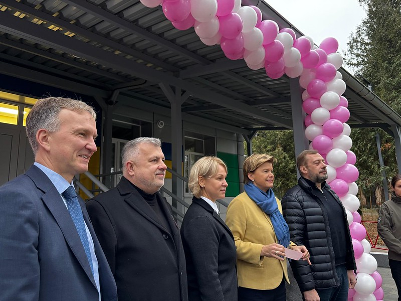 Rekonstruētā slimnīcas bērnu bloka atklāšanas dalībnieki