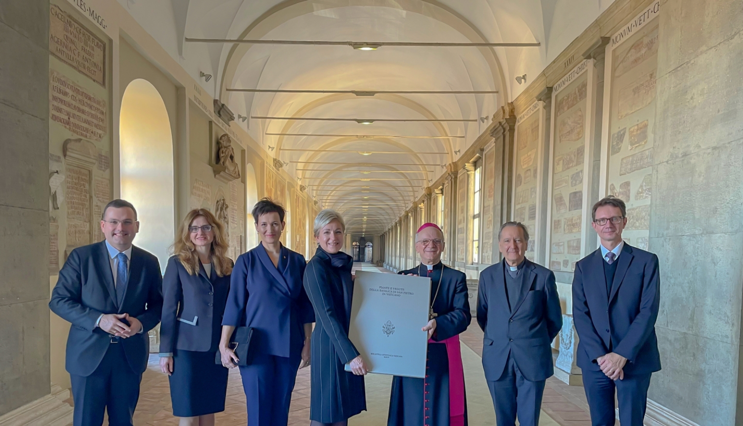 Sv.Krēsls un Latvijas delegācija