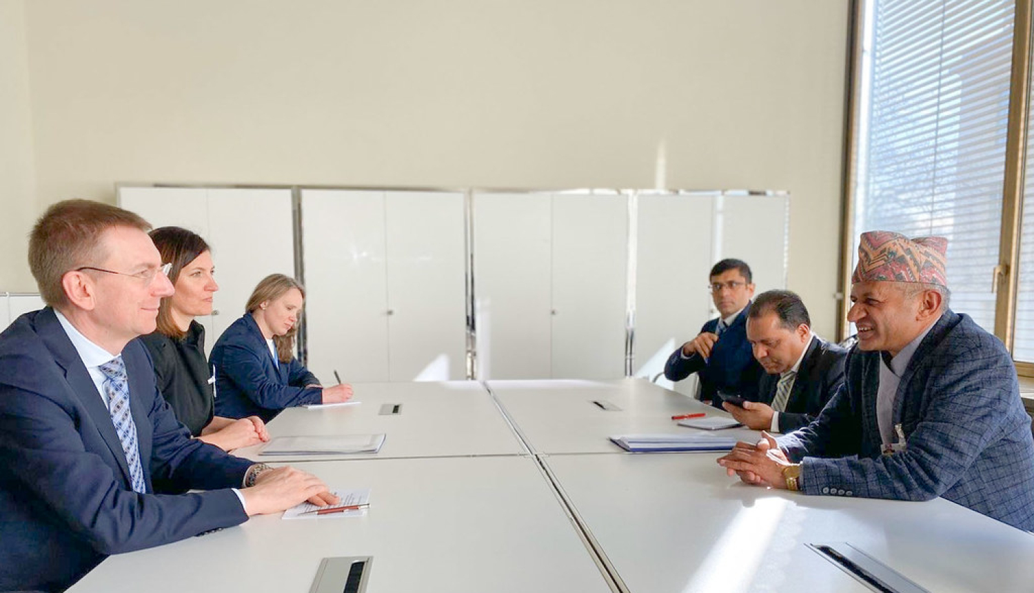 Ārlietu ministrs aicina Nepālu parakstīt nolīgumu gaisa satiksmes pakalpojumu jomā