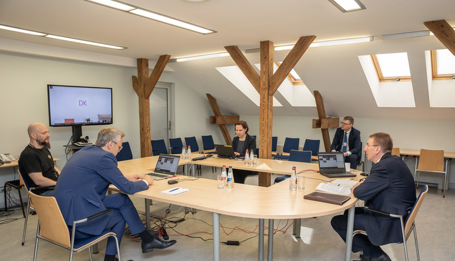 The Foreign Economic Policy Coordination Council agrees on joint lines of action for economic recovery