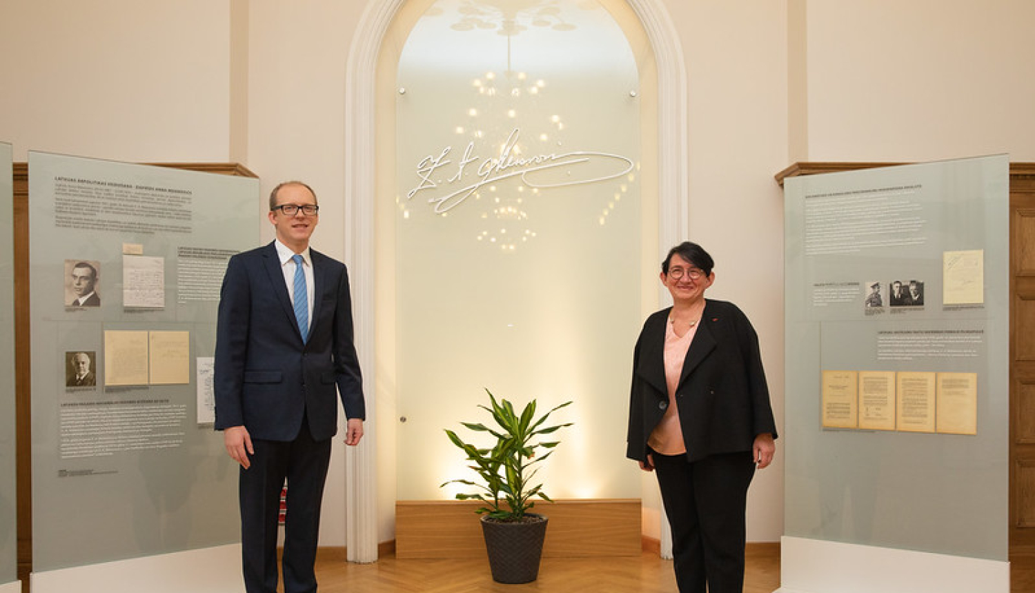 Valsts sekretārs pateicas Francijas vēstniecei par lielo ieguldījumu Latvijas un Francijas attiecību attīstīšanā