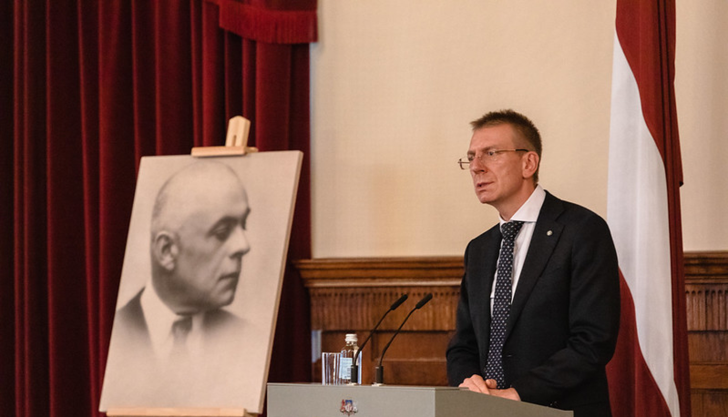 Latvijas valstiskuma idejas iedibinātāja Miķeļa Valtera pārapbedīšana