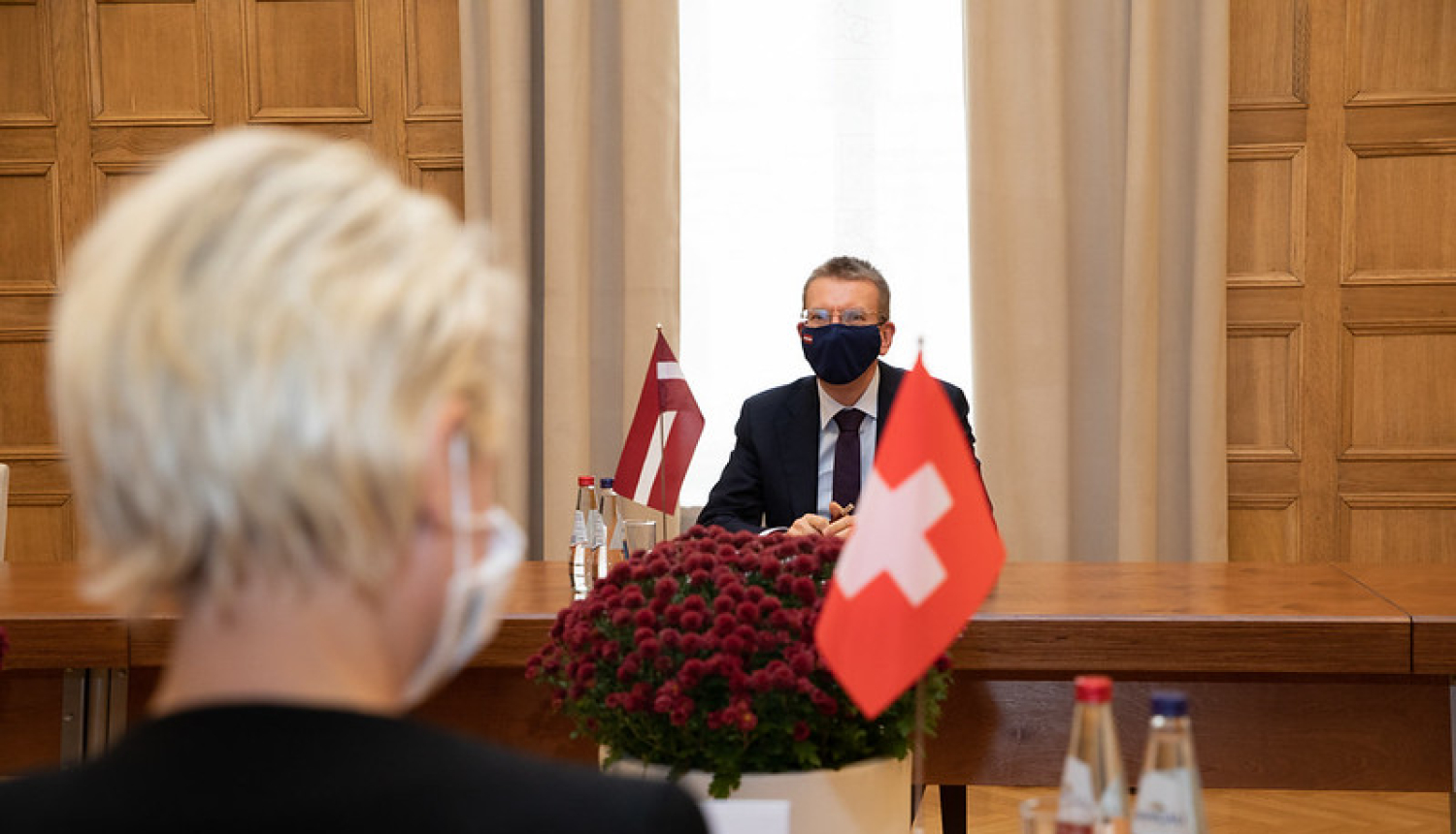 Ārlietu ministrs un Šveices Nacionālās padomes prezidente pārrunā abu valstu politiskās un ekonomiskās sadarbības veicināšanu