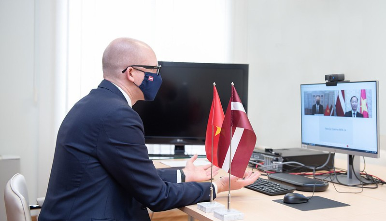 Ārlietu ministrijas valsts sekretāra Andra Pelša saruna ar Vjetnamas vēstnieku Fandanu Dionu