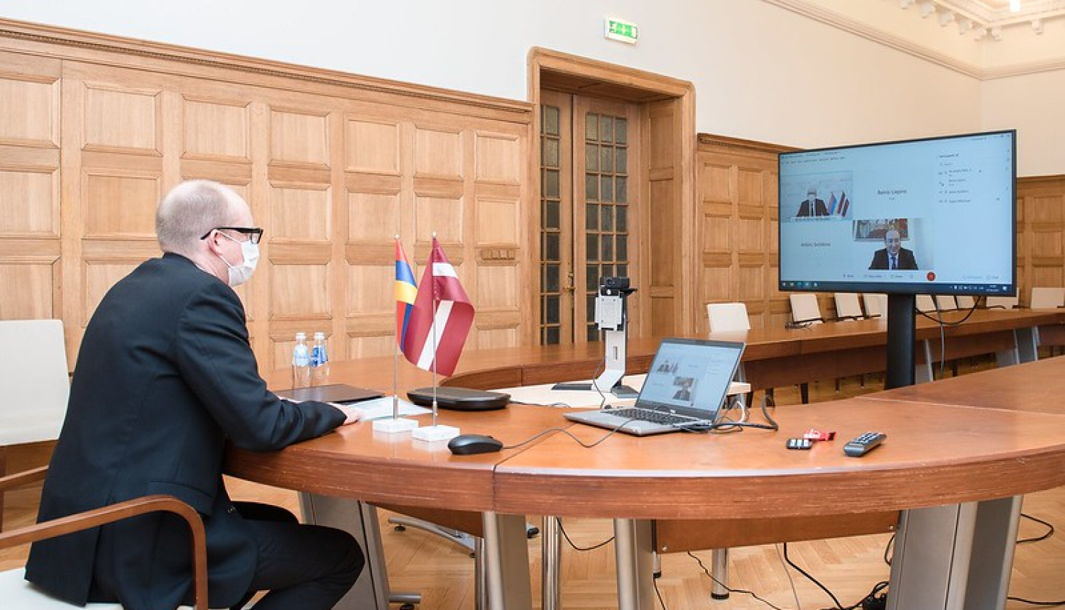 Ārlietu ministrijas valsts sekretārs pateicas Armēnijas vēstniekam par aktīvo darbu