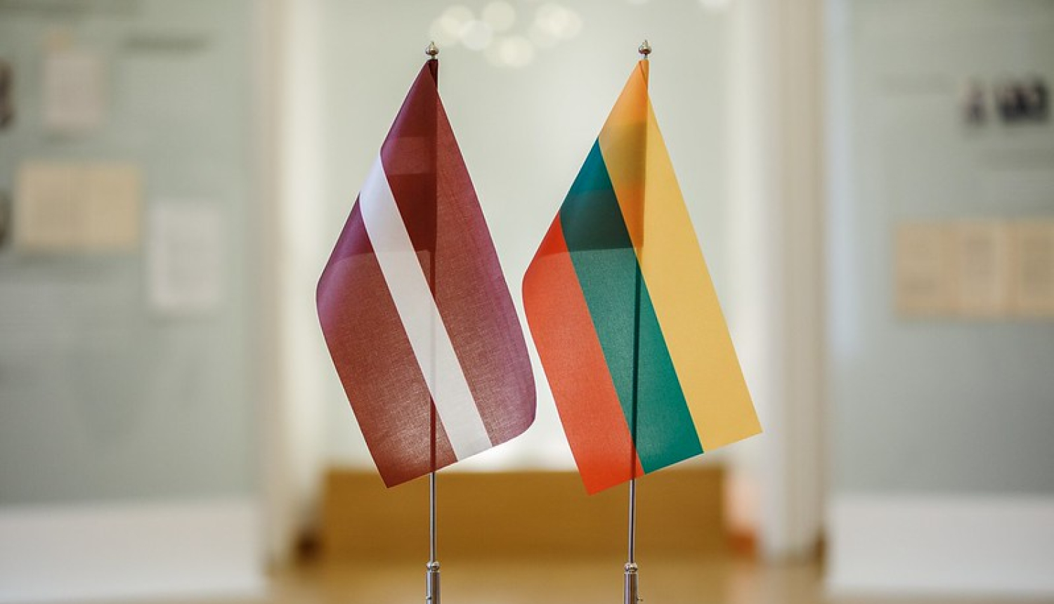 Latvijas un Lietuvas karogi