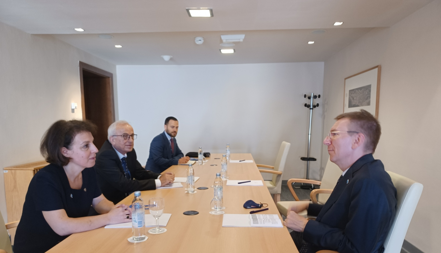 Latvijas ārlietu ministrs pauž gandarījumu par Latvijas atgriešanos starptautiskajā operācijā Kosovā