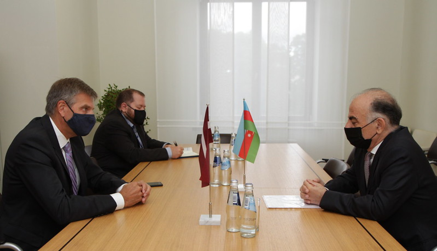 Normans Penke atvadu vizītē pieņem Azerbaidžānas vēstnieku 