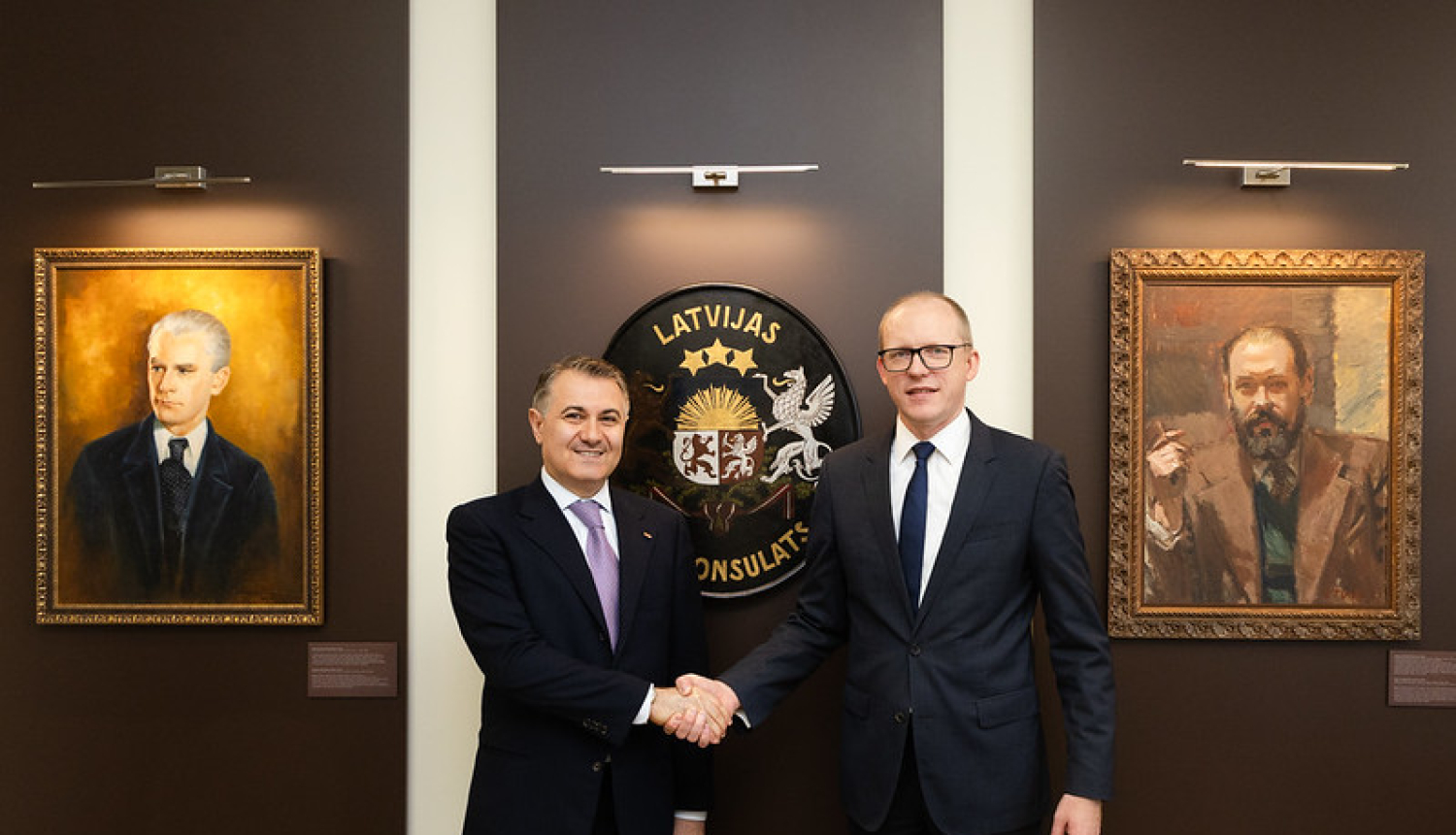 A.Pelšs un Arm vēstnieks