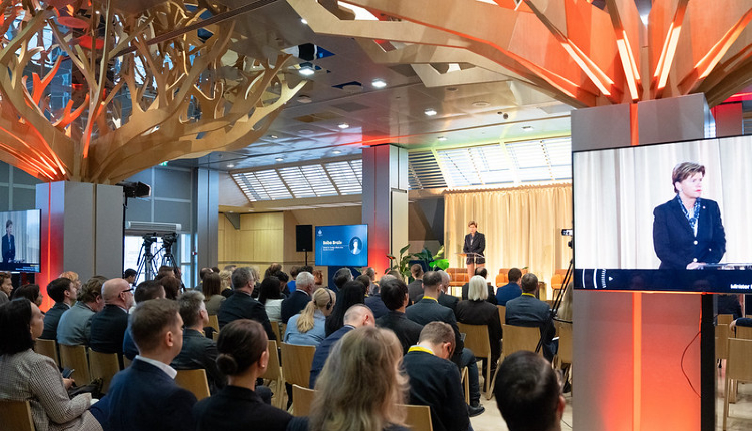 B. Braže FID konferencē. 06.11.2025.