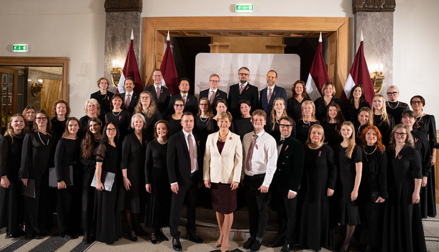 Ārlietu ministre Baiba Braže ar Latvijas Diplomātisko kori svinīgajā pieņemšanā par godu Latvijas Republikas proklamēšanas 107. gadadienai.