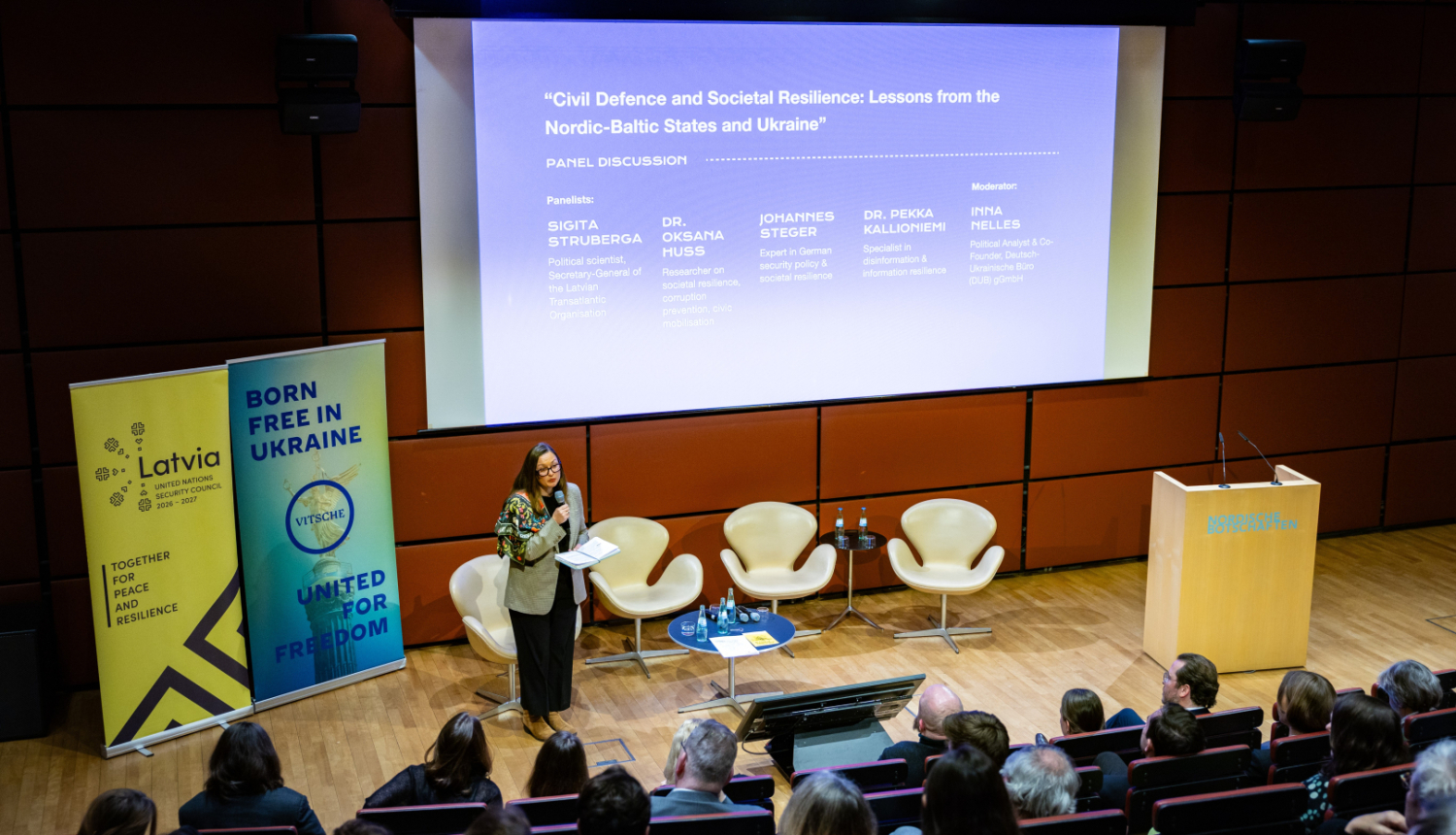 Sigita Struberga uzrunā paneļdiskusijas auditoriju