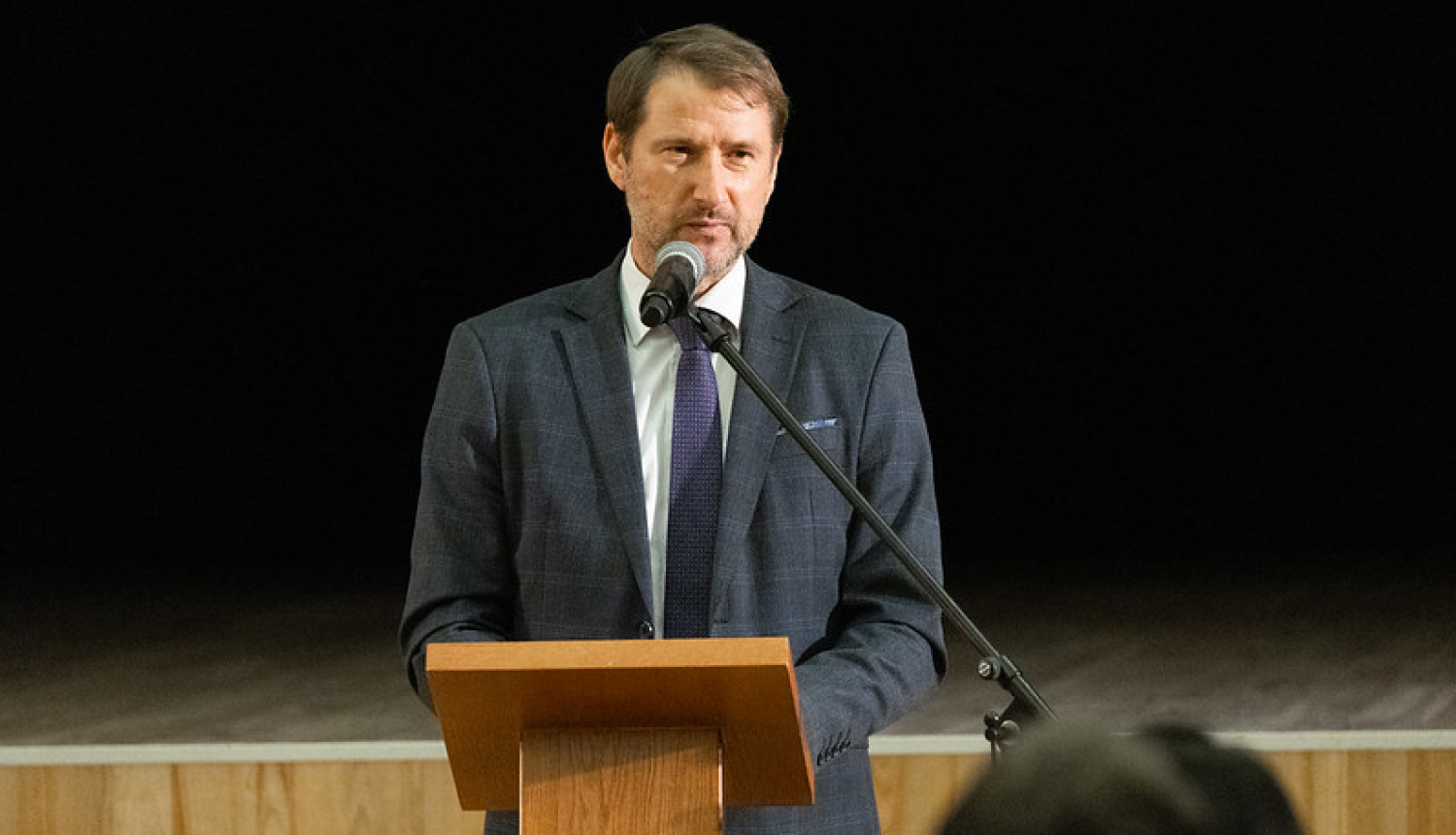 Andžejs Viļumsons reģionālajā vizītē Latgalē uzrunā pasākuma dalībniekus