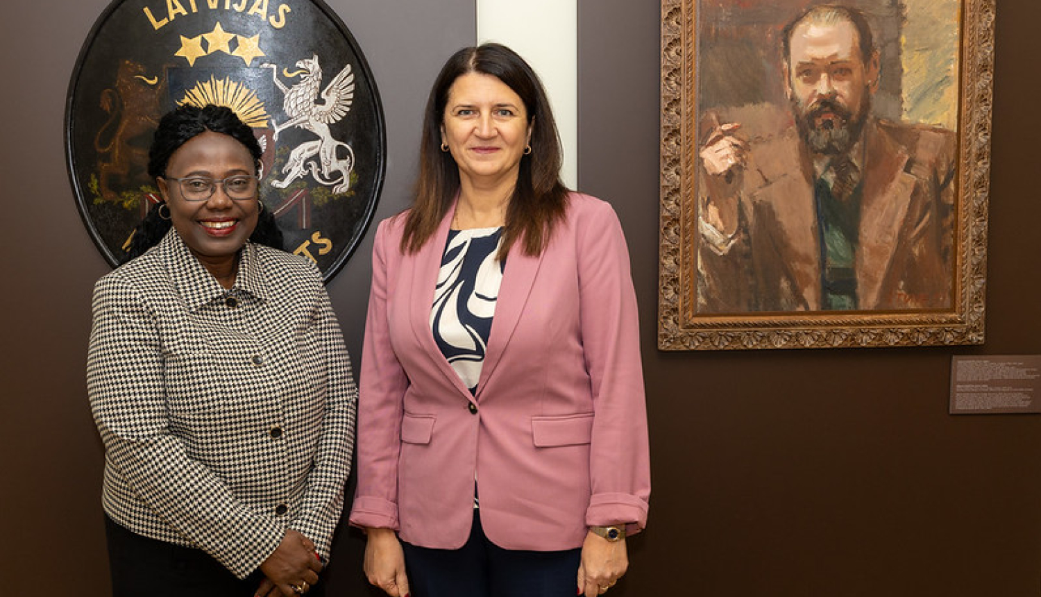 Ārlietu ministrijas valsts sekretāra vietniece ekonomisko attiecību jautājumos Ivita Burmistre un Burundijas ārkārtējā un pilnvarotā vēstniece Latvijā Annonsiata Sendaziraza