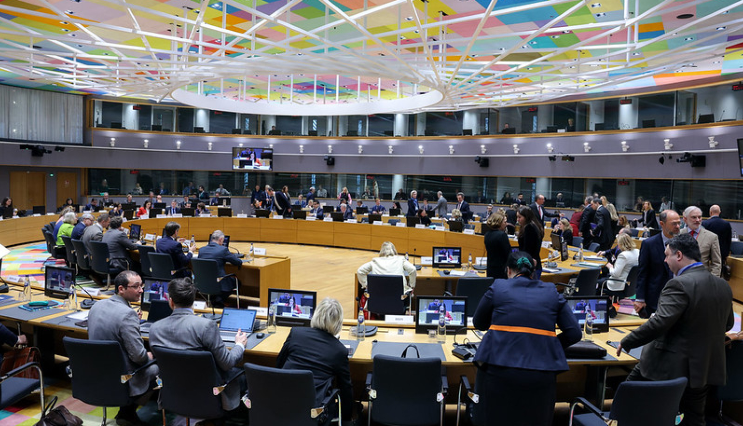 Parlamentārais sekretārs Artjoms Uršuļskis pie Eiropas Savienības Vispārējo lietu padomes sanāksmes apspriežu galda