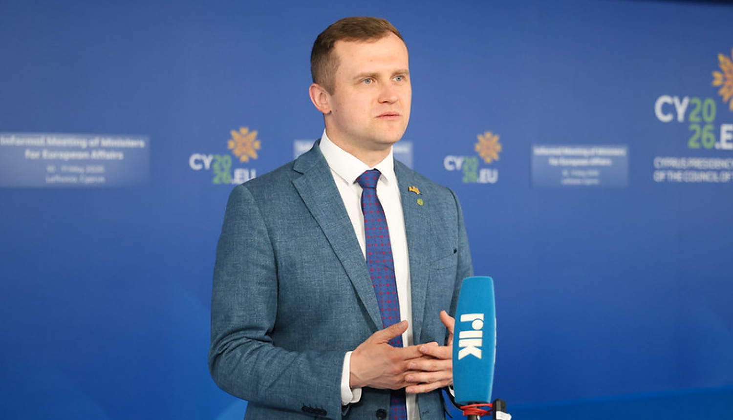 Parlamentārais sekretārs Artjoms Uršuļskis uzrunā medijus