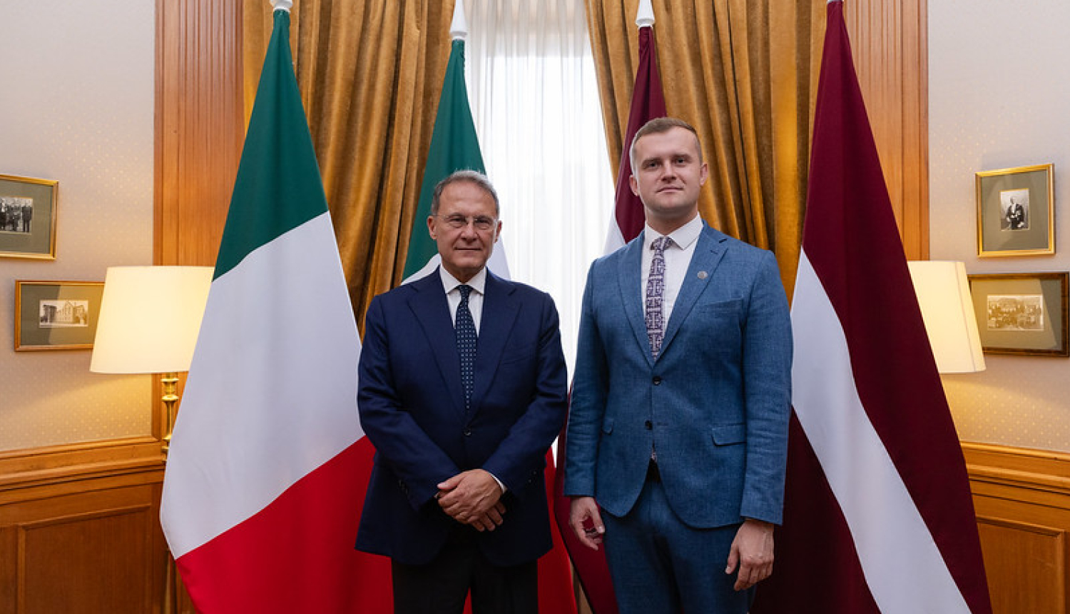 Artjoms Uršuļskis un Edmondo Cirielli