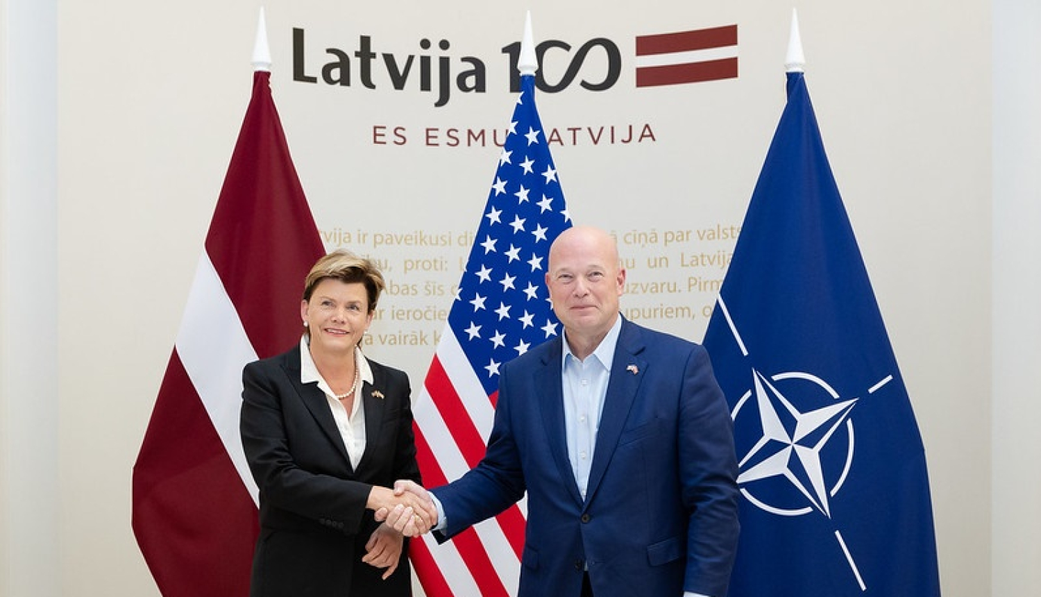 Ārlietu ministre Baiba Braže un ASV vēstnieks NATO Metjū Vitakers