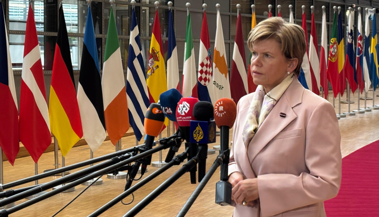 Ārlietu ministre Baiba Braže uzrunā medijus pirms sanāksmes