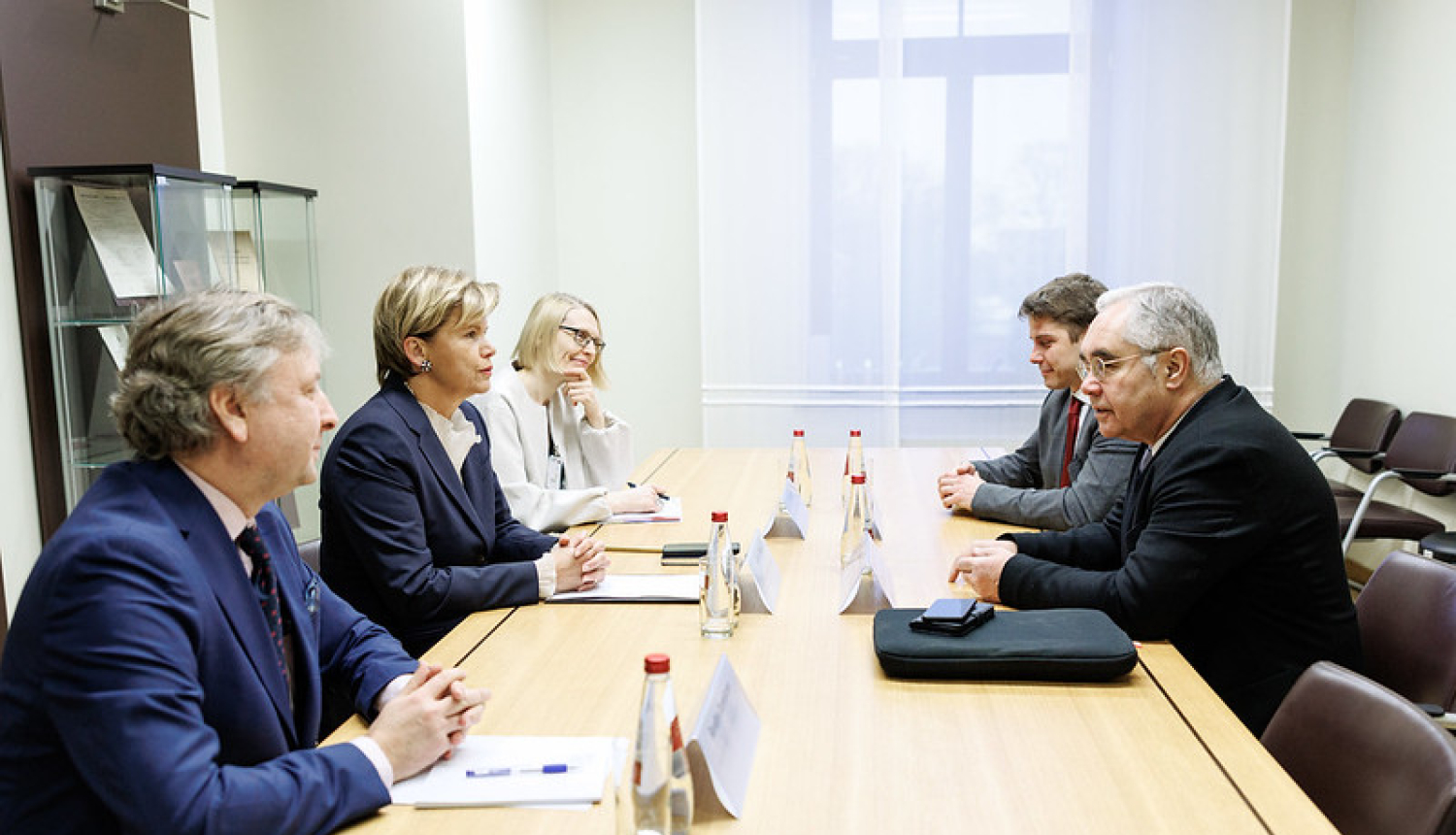 Ārlietu ministre un CERN Padomes prezidents pie sarunu galda