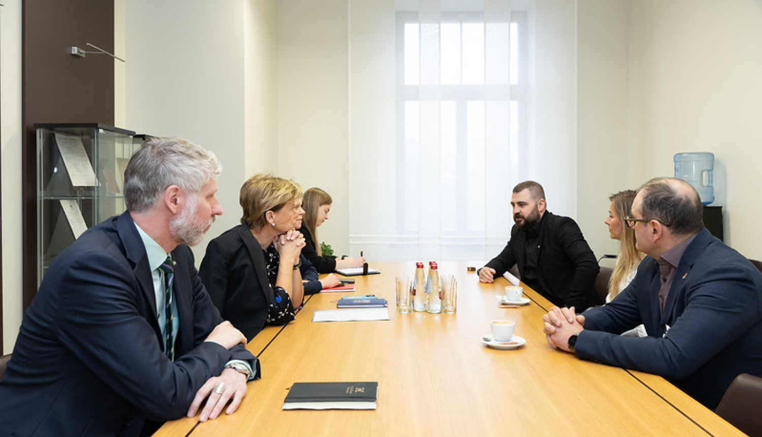 Baiba Braže tiekas ar apvienībām Uzņēmēji mieram un Tavi draugi