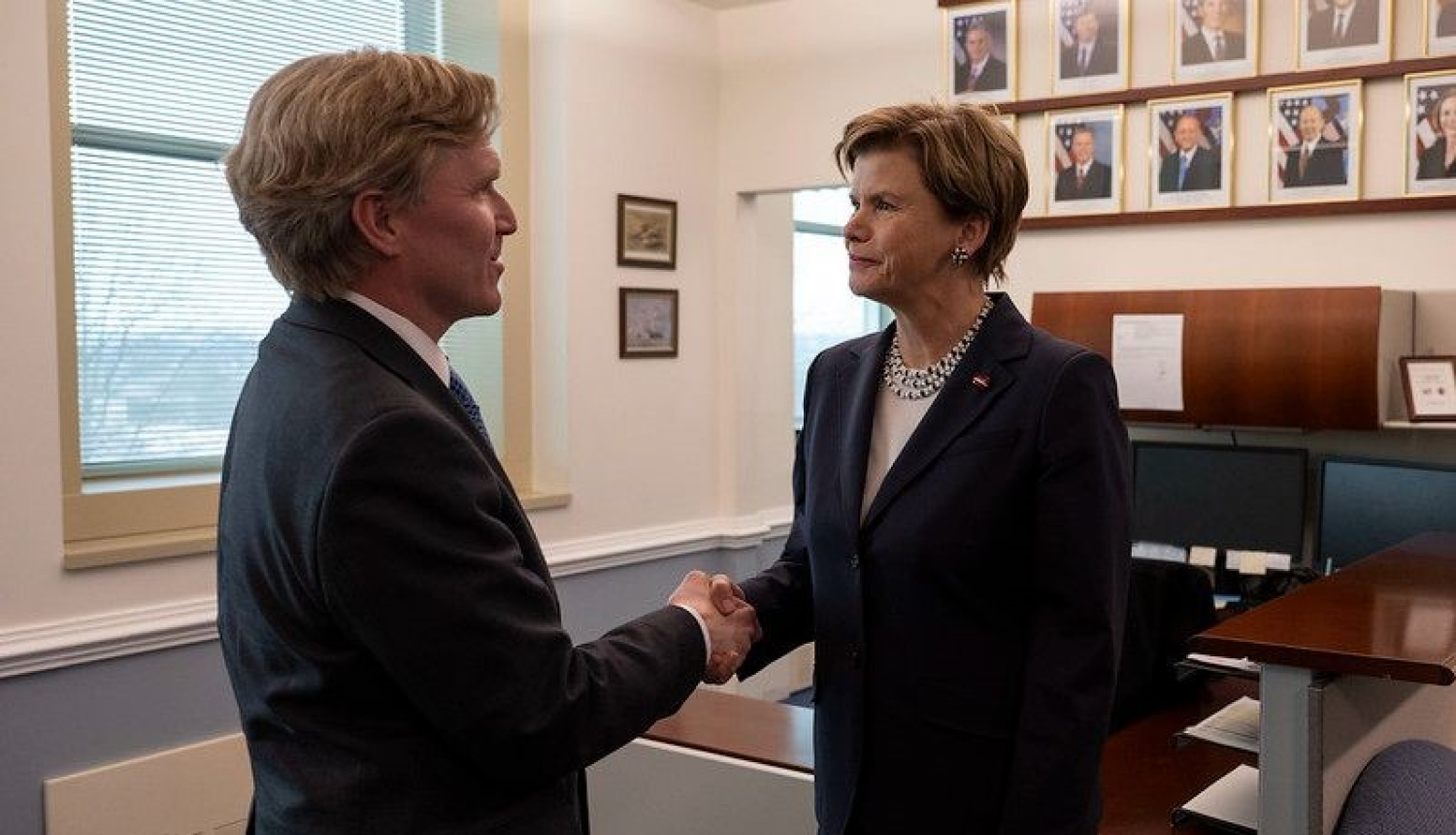 Ārlietu ministre Baiba Braže un ASV aizsardzības ministra vietnieks Elbridžs Kolbijs