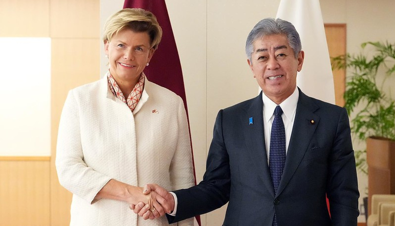 Baiba Braže un Japānas ārlietu ministrs Takeši Ivaija