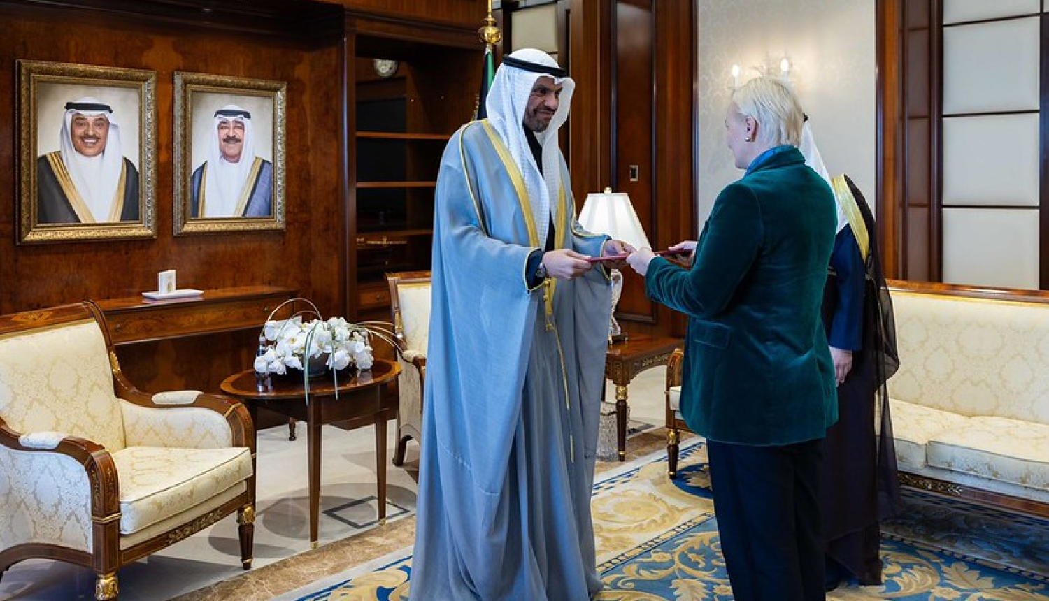 Dana Goldfinča iesniedz akreditācijas vēstuli Kuveitas ārlietu Abdullah Ali Al-Yahya