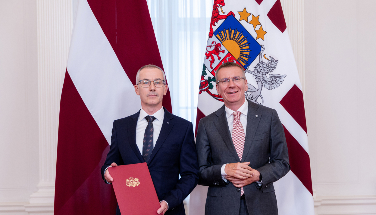 Akreditācijas rakstu saņem Gints Serafinovičs.12.08.2025.