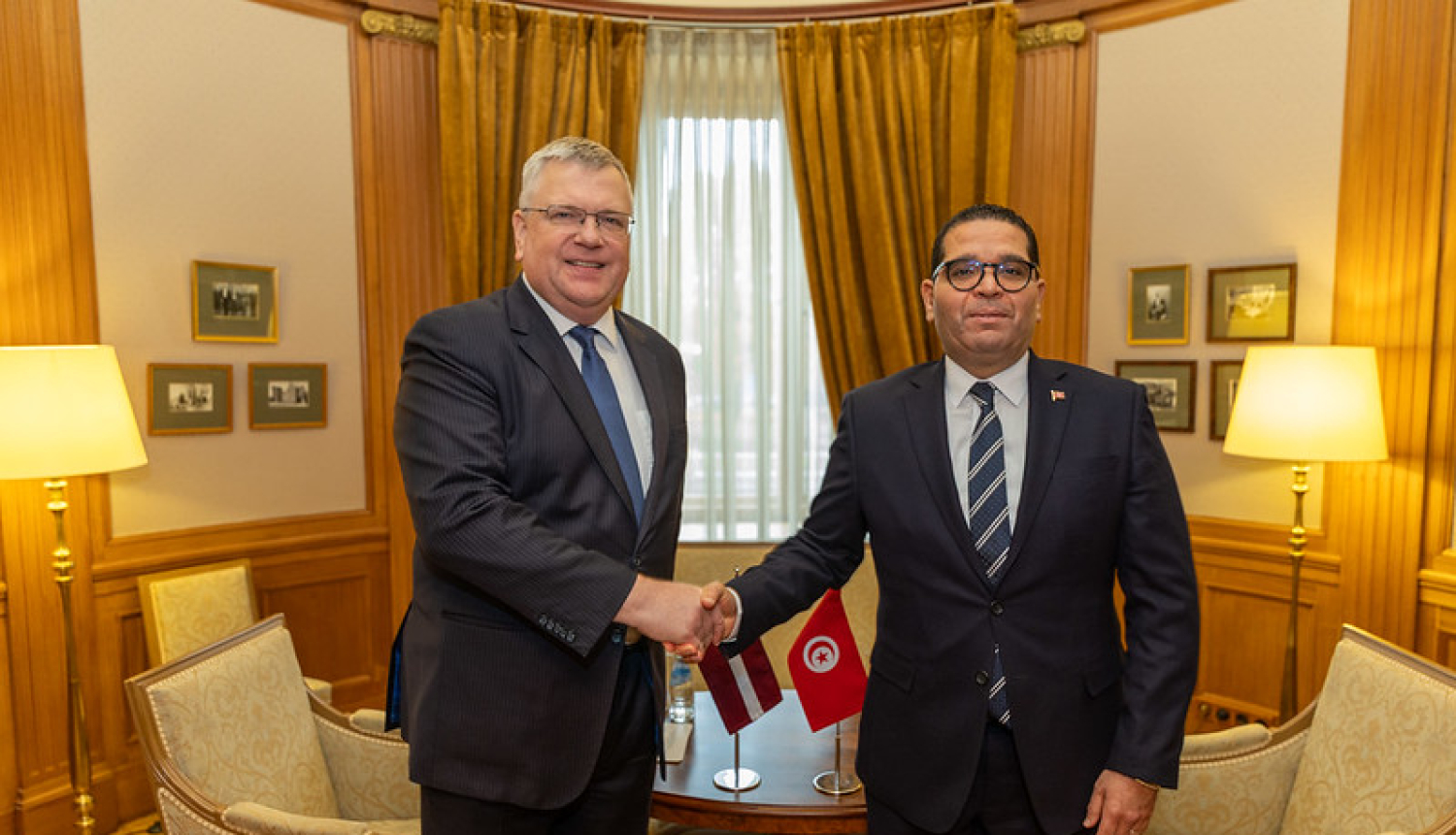 Ārlietu ministrijas ģenerālinspektors Ilgvars Kļava un Tunisijas Republikas ārkārtējais un pilnvarotais vēstnieks Latvijā Taufīks Šebi