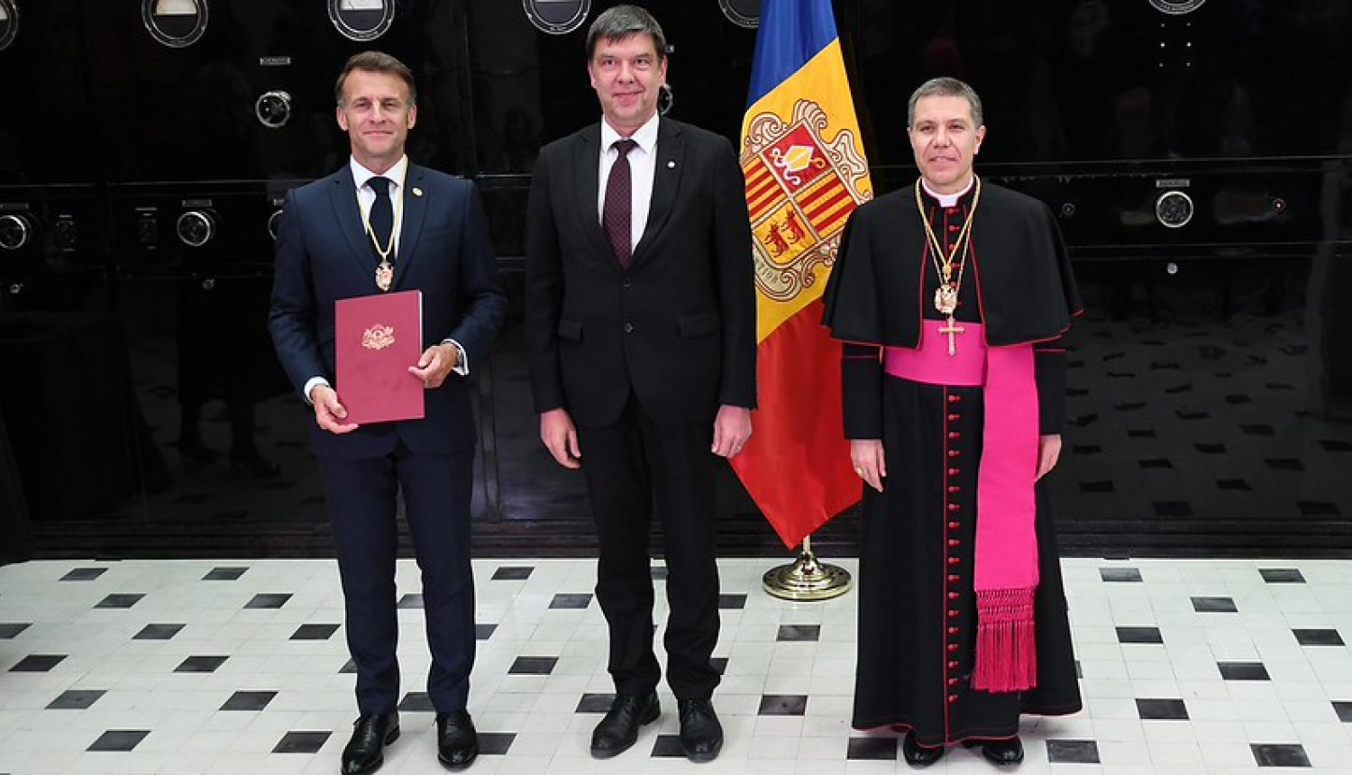 Latvijas vēstnieks Andorā Jānis Zlamets, Andoras Firstistes valsts vadītājs - līdzprincis, Francijas Republikas prezidents Emanuels Makrons, Andoras Firstistes līdzprincis, Urgelas bīskapas Žozeps Ļuiss Serrano Pentinats