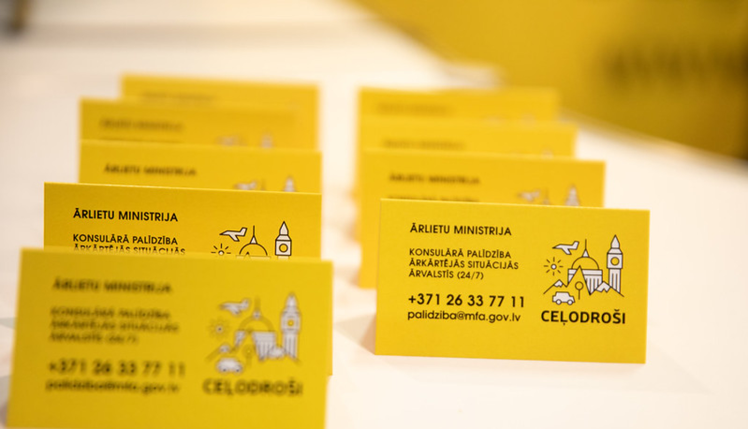 Kartītes ar konsulārās palīdzības tālruni