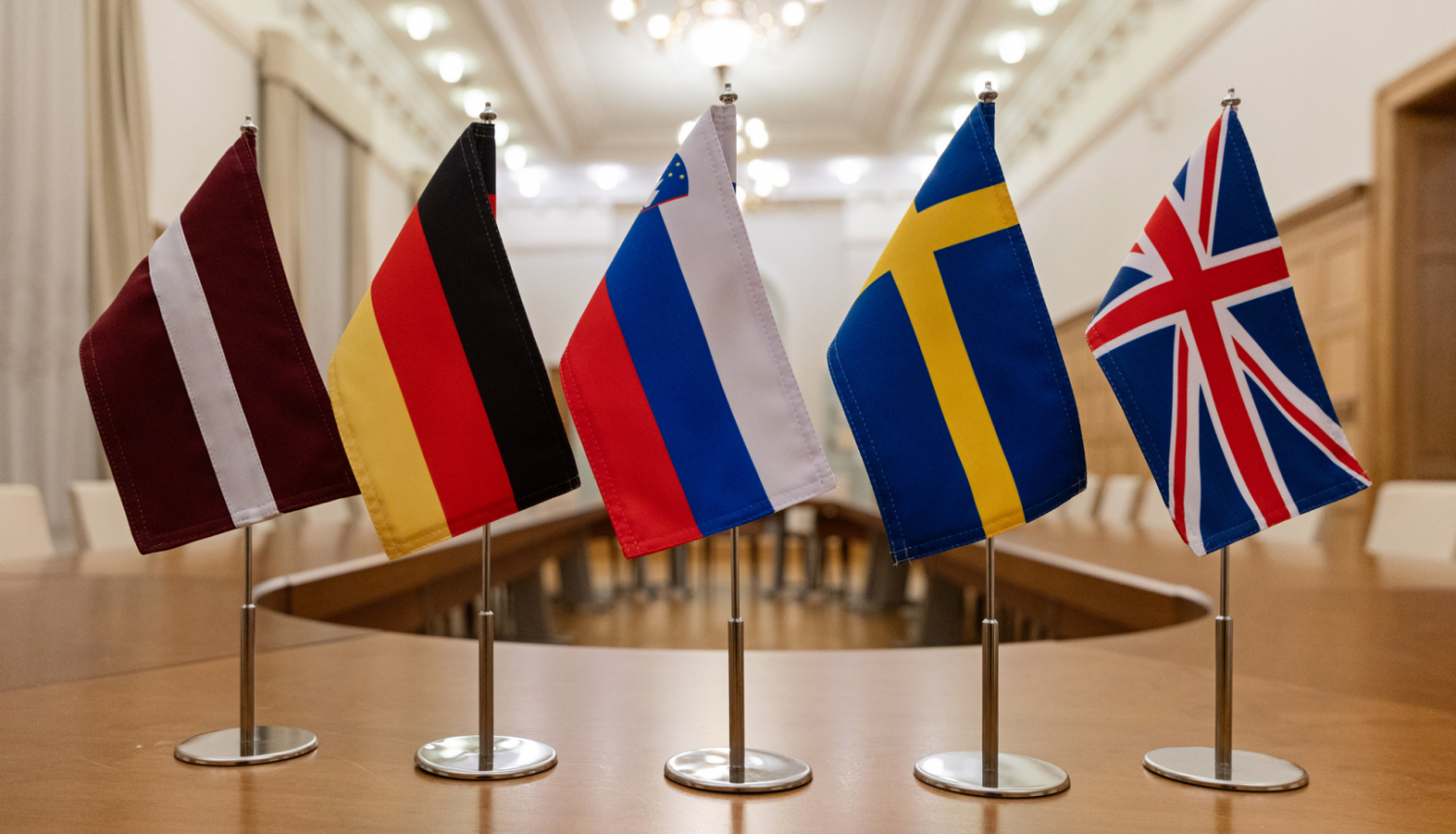 Latvijas, Vācijas, Slovēnijas, Zviedrijas un Apvienotās Karalistes karogi