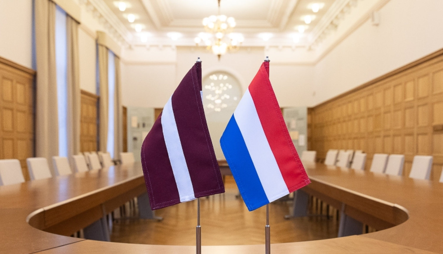 Latvijas un Nīderlandes karogi