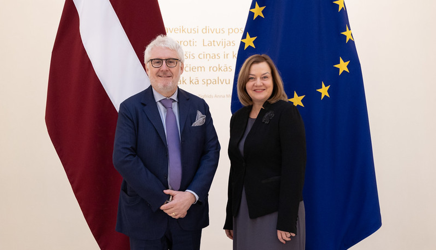 Īpašo uzdevumu vēstniece ekonomiskās drošības jautājumos Maija Manika un Eiropas Komisijas (EK) Starptautisko partnerību ģenerāldirektorāta Ilgtspējīgas attīstības politikas un koordinācijas departamenta direktoru Luks Bagurs