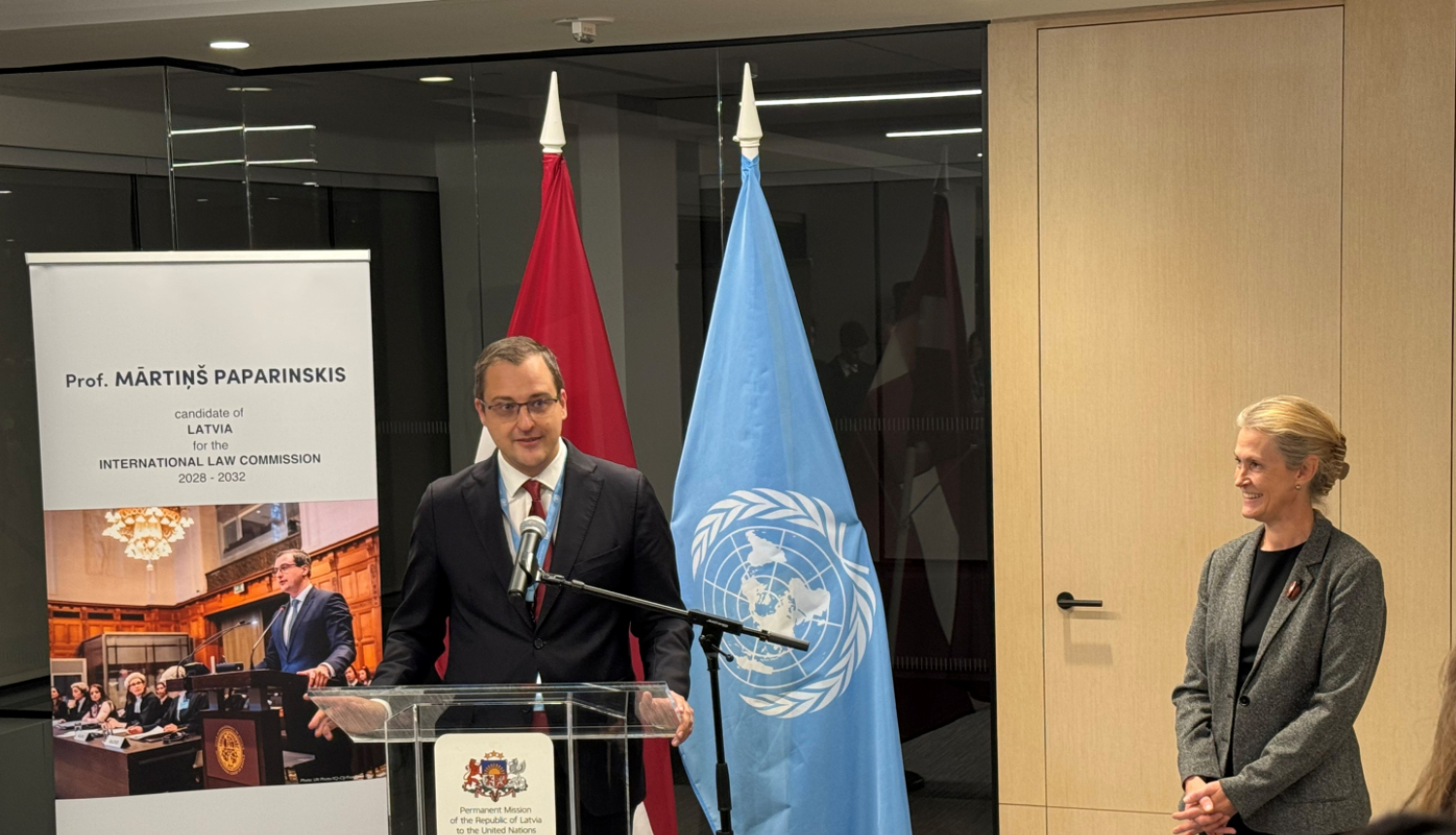 Mārtiņš Paparinskis saka uzrunu pieņemšanā