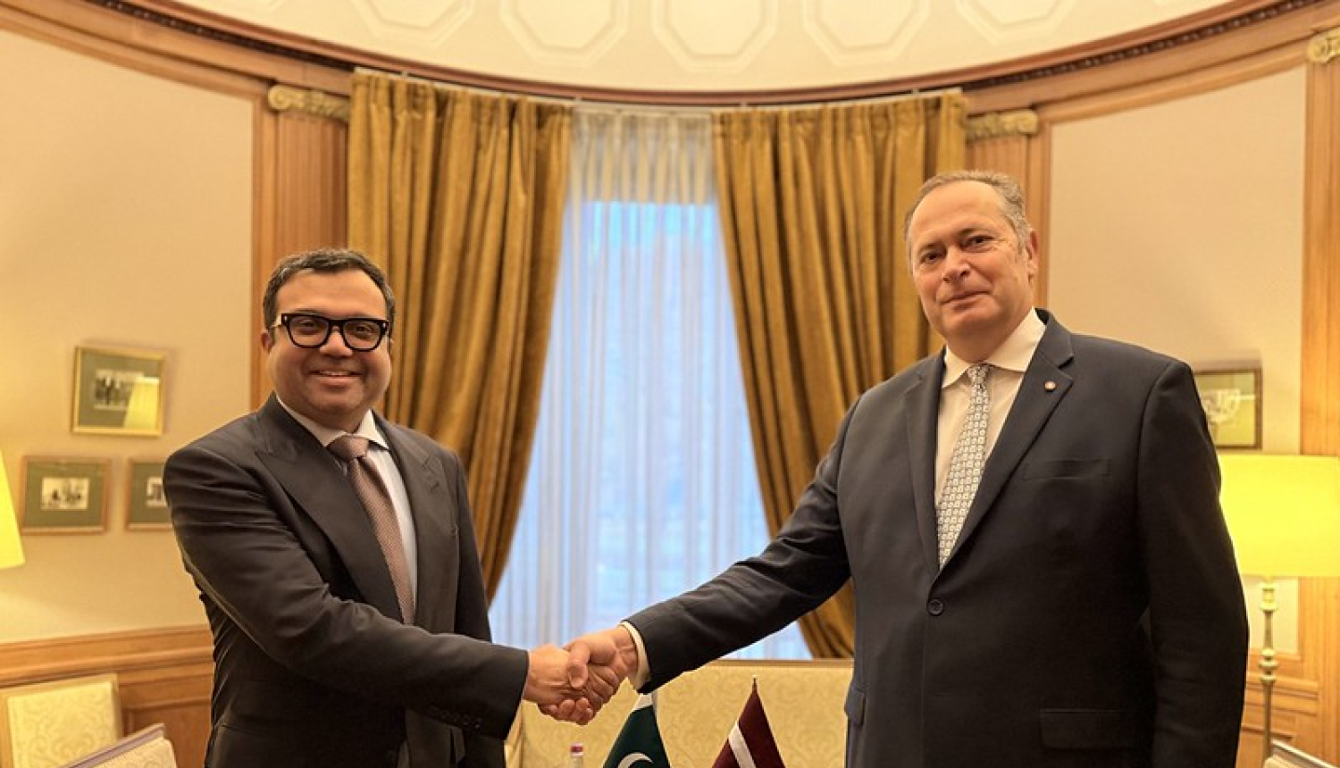 Valsts sekretāra vietnieks-administratīvais direktors Māris Selga un Pakistānas Islāma Republikas ārkārtējais un pilnvarotais vēstnieks Latvijā Muhammads Samiurrehmāns