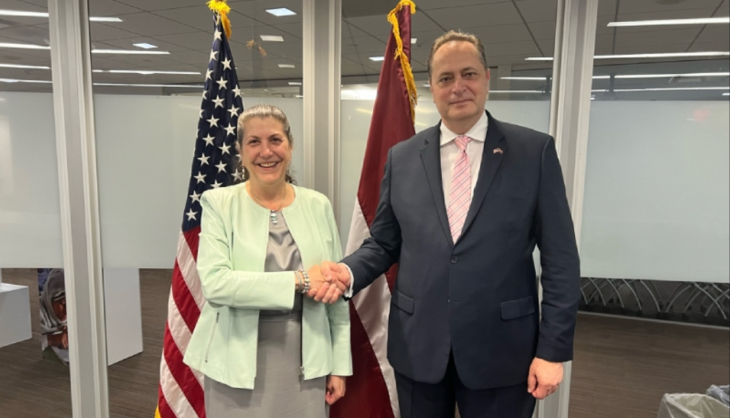 Erin McKee un Māris Selga sarokojas