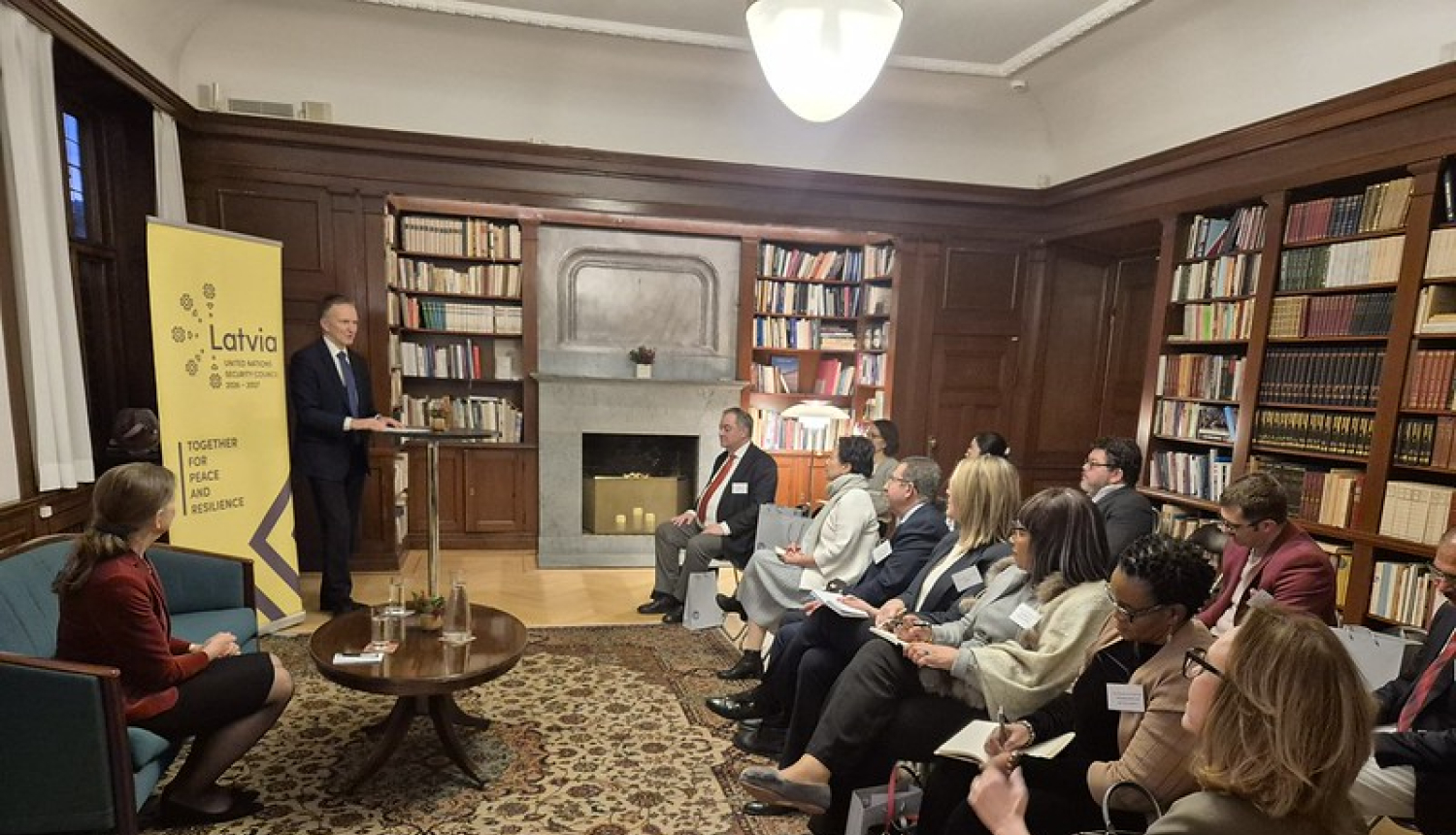 Andrejs Pildegovičs uzrunā pasākuma dalībniekus