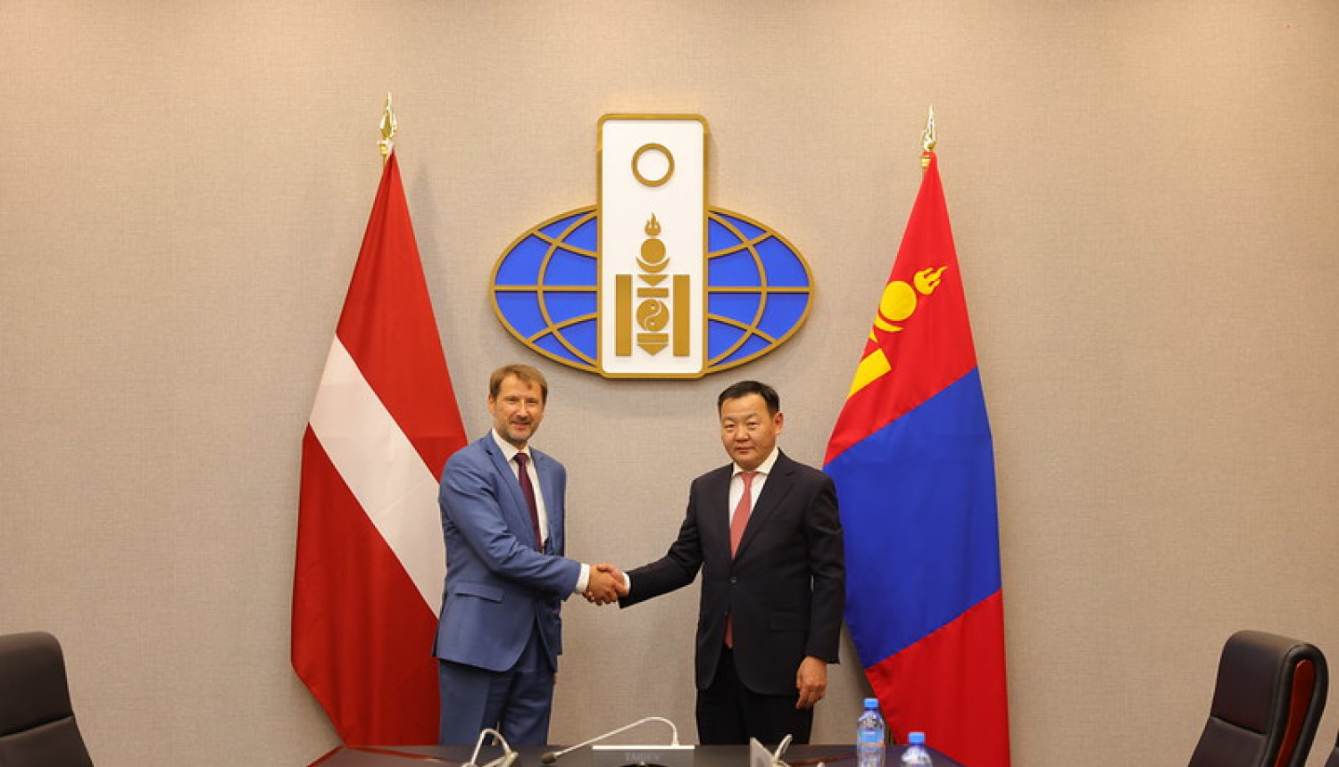 Andžejs Viļumsons un Nyamdorj Ankhbayar