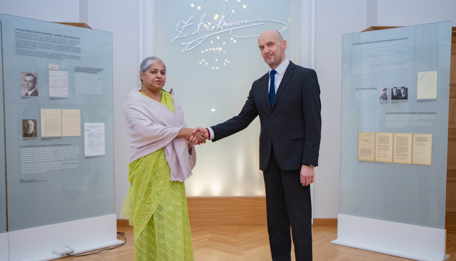 atis-lots-tikas-ar-bangladesas-tautas-republikas-vestnieci-sultanu-lailu-husainu