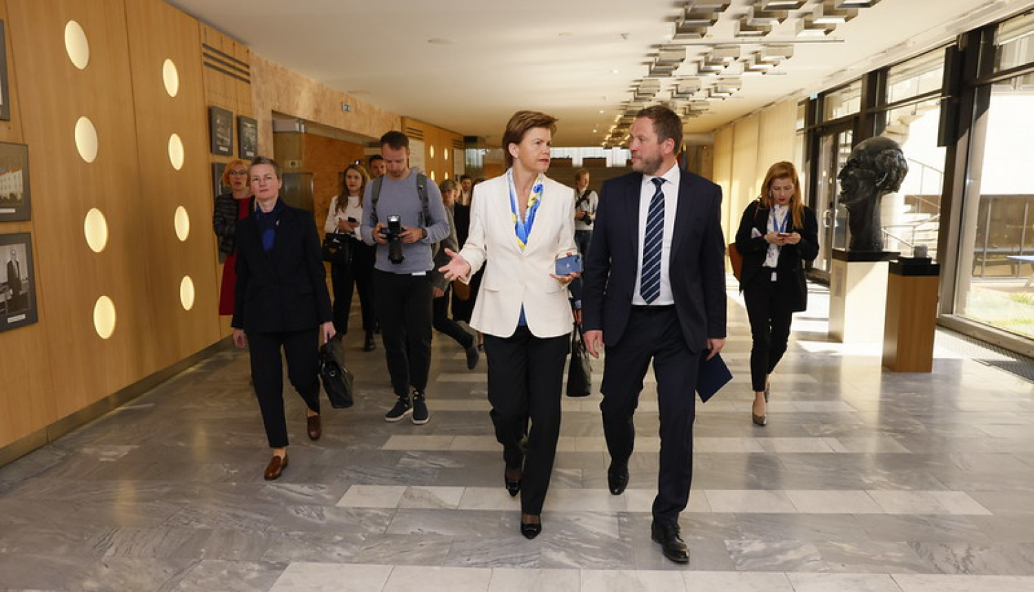 Baiba Braže, Marguss Tsahkna un delegācijas dalībnieki