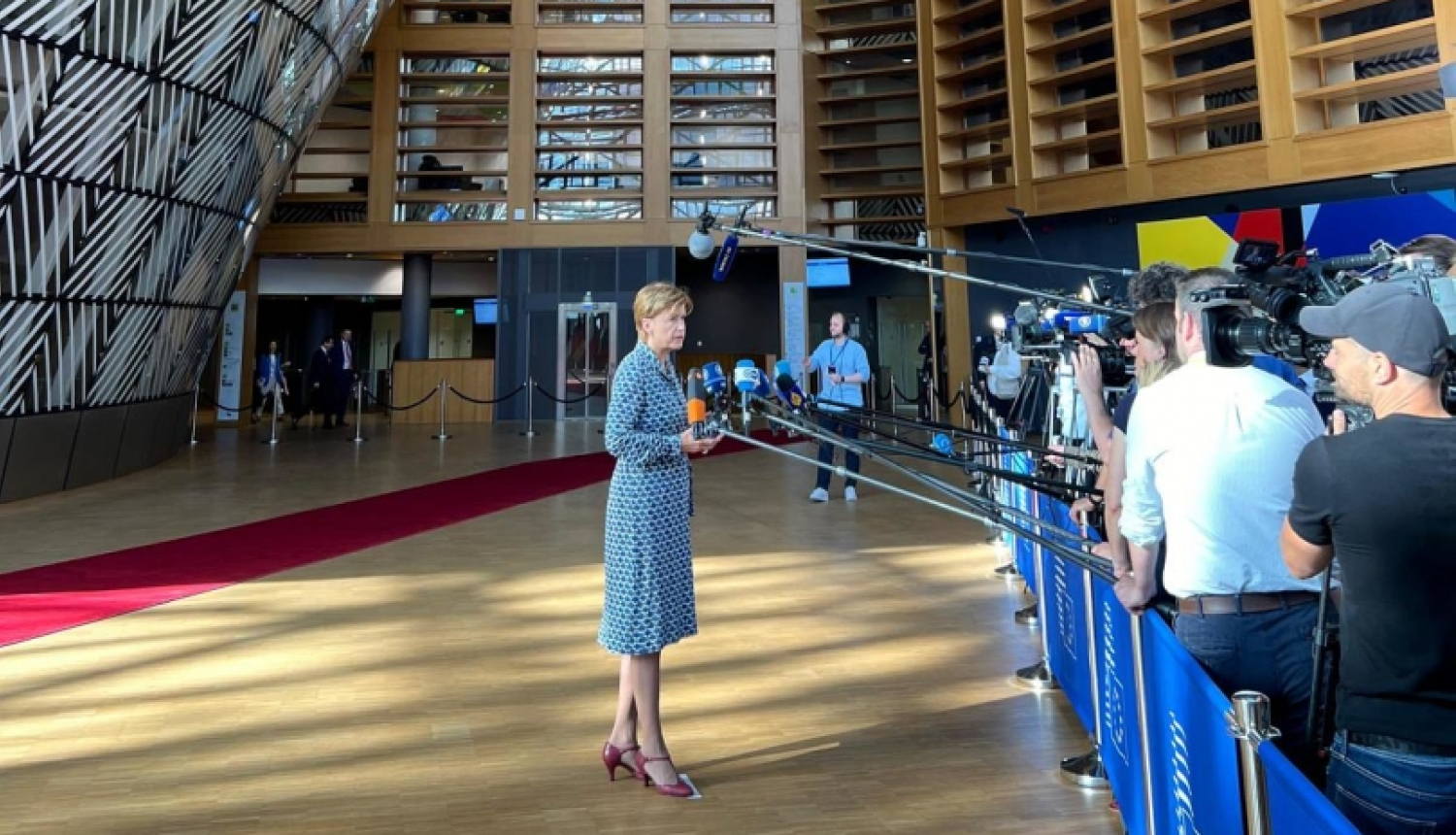 Baiba Braže sniedz īsu interviju ierodoties ES Ārlietu ministru padomē