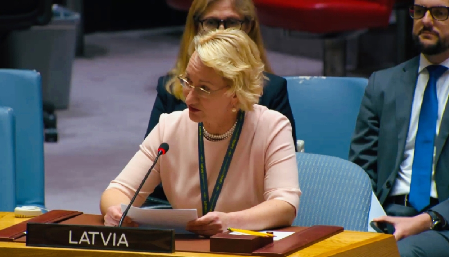 Dace Melbārde uzrunā sanāksmes dalībniekus