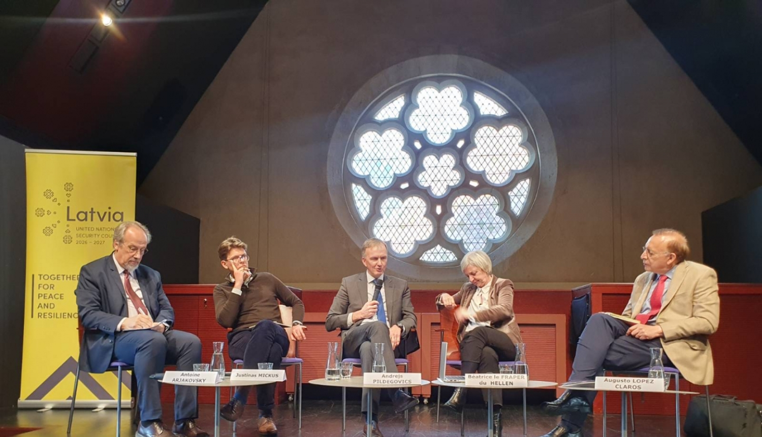 A.Pildegovičs Parīzē