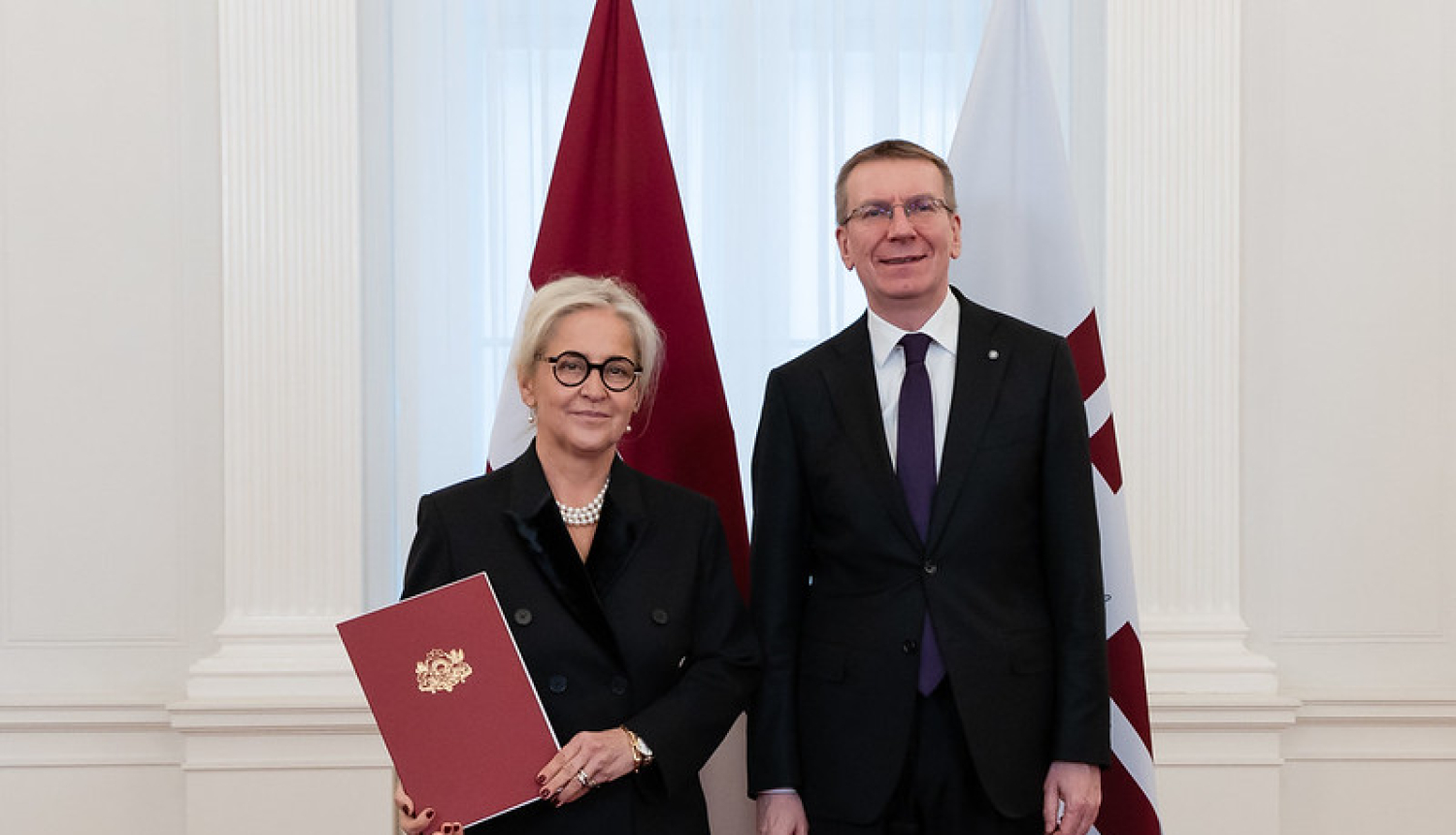 Valsts prezidents Edgars Rinkēvičs pasniedz akreditācijas vēstuli nākamajai Latvijas ārkārtējai un pilnvarotajai vēstniecei Itālijas Republikā Elitai Gavelei