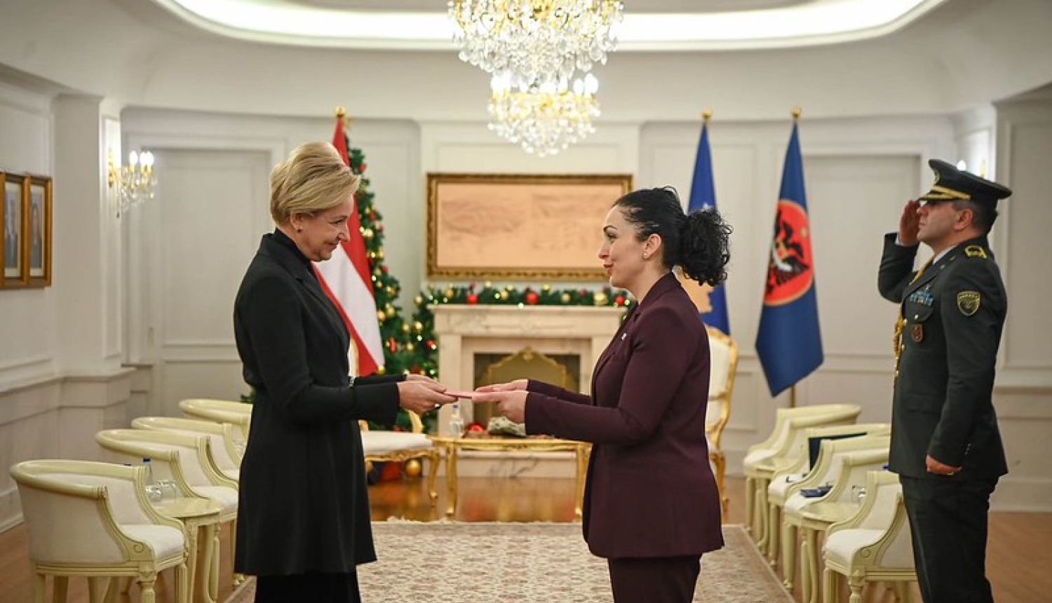Latvijas ārkārtējā un pilnvarotā vēstniece Elita Kuzma iesniedz akreditācijas vēstuli Kosovas Republikas prezidentei Vjosai Osmani-Sadriu (Vjosa Osmani Sadriu)