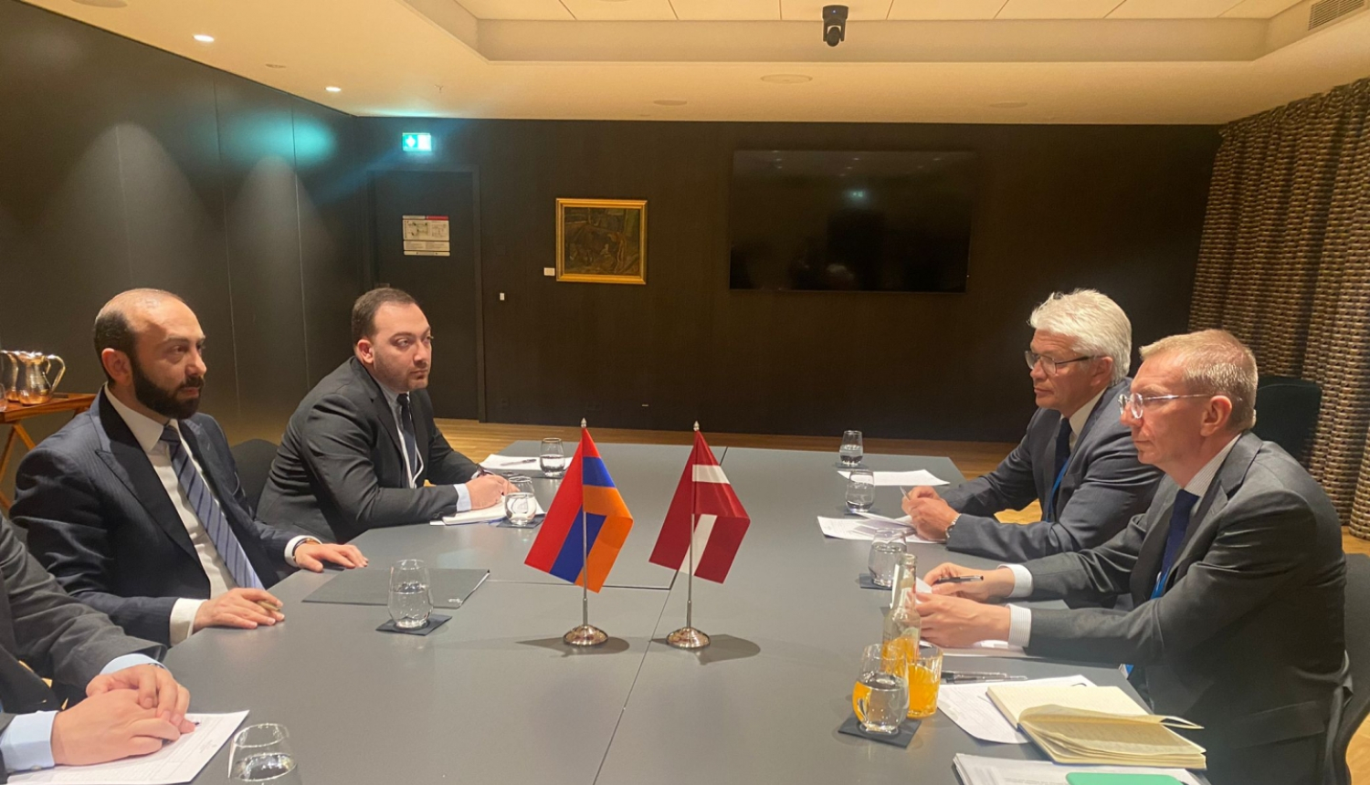 Ministrs un Armēnijas kolēģis