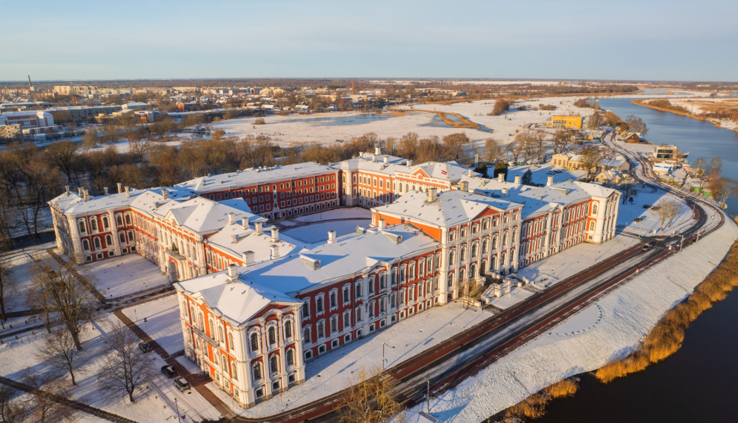 Latvijas Biozinātņu un tehnoloģiju universitāte ziemā no drona lidojuma